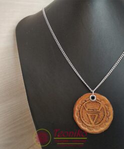 Ръчно изработен медальон от естествена кожа Знака на Велес
