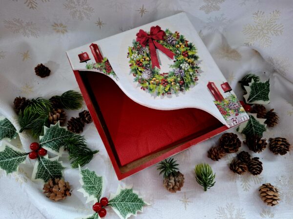 Дървена кутия с декупаж