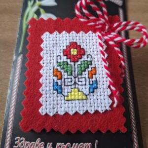 Бродирано брошка