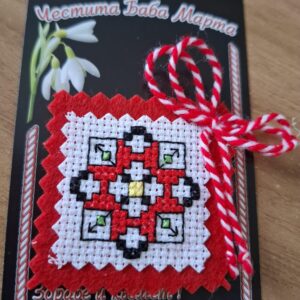 Бродирано брошка