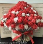 Букет в книга