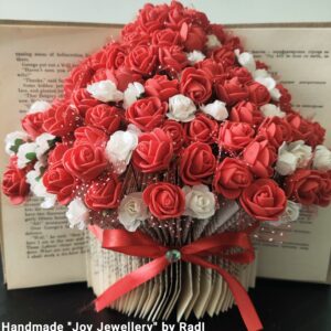 Букет в книга