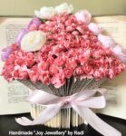 Букет в книга